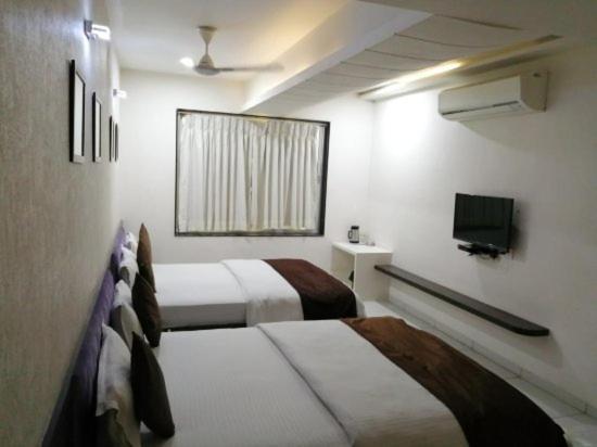 Hotel Best Velly Гандинагар Екстериор снимка