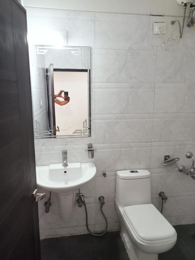 Hotel Best Velly Гандинагар Екстериор снимка