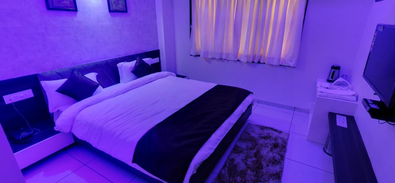 Hotel Best Velly Гандинагар Екстериор снимка