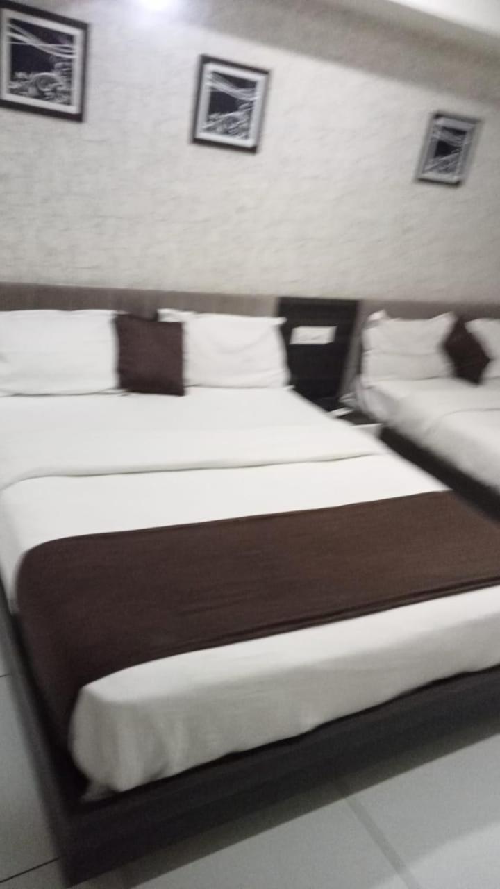 Hotel Best Velly Гандинагар Екстериор снимка
