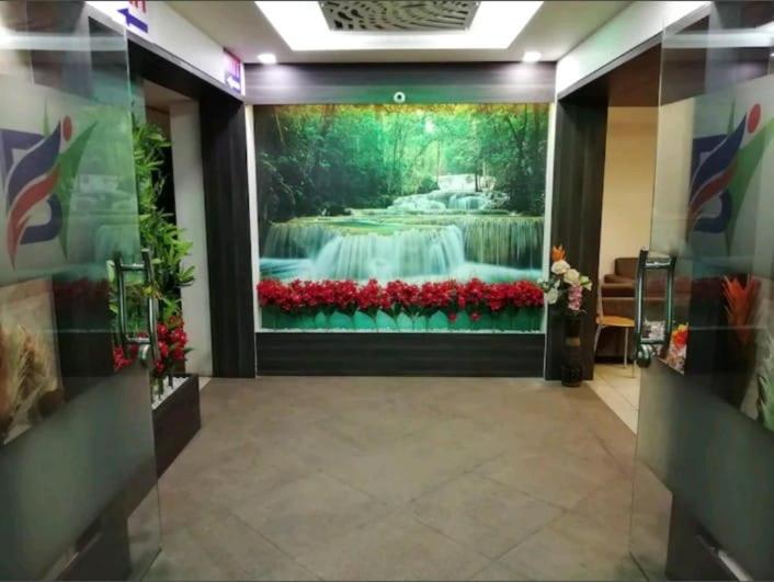 Hotel Best Velly Гандинагар Екстериор снимка