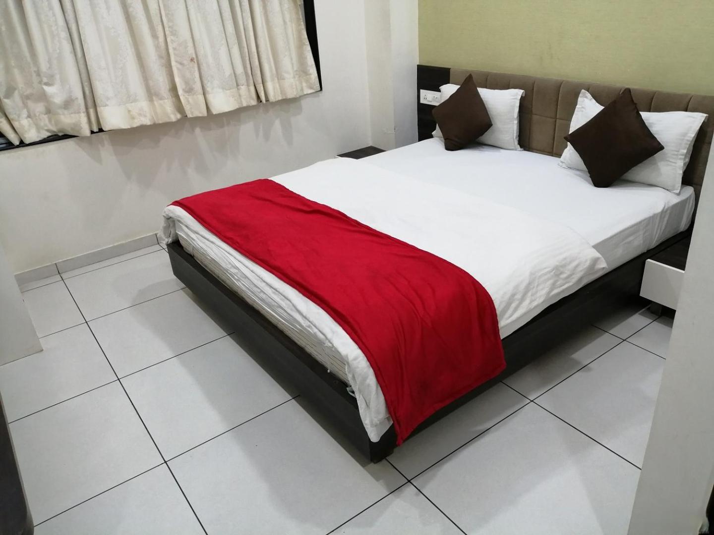 Hotel Best Velly Гандинагар Екстериор снимка