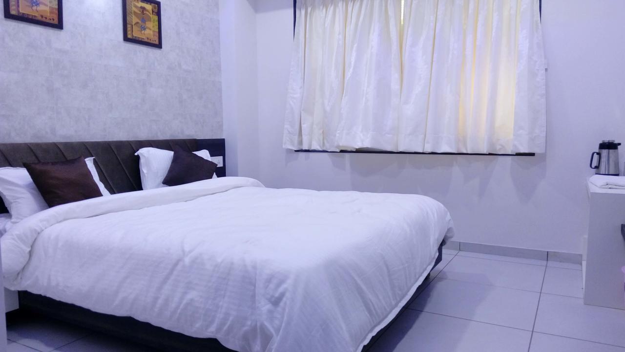 Hotel Best Velly Гандинагар Екстериор снимка