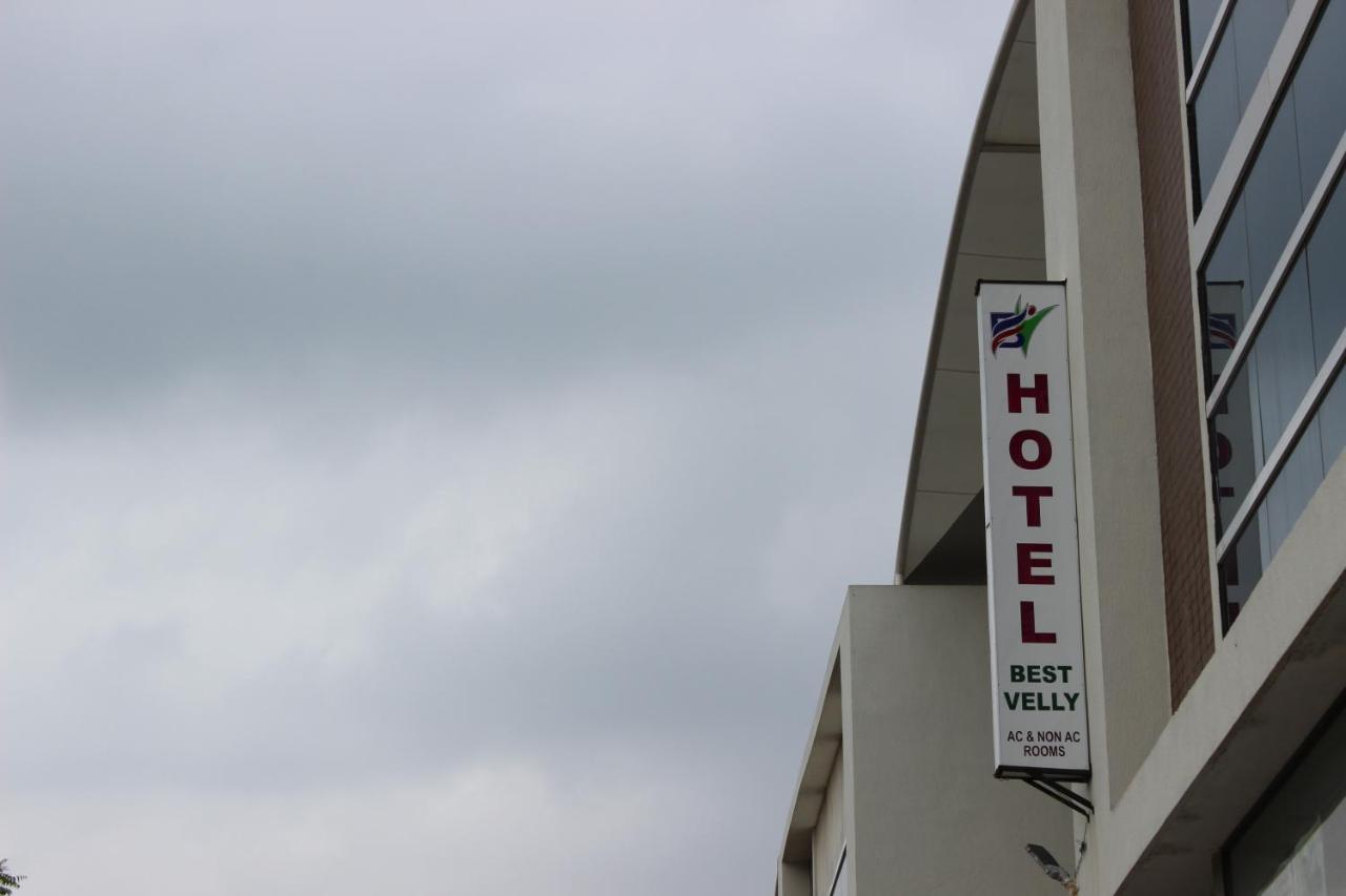 Hotel Best Velly Гандинагар Екстериор снимка