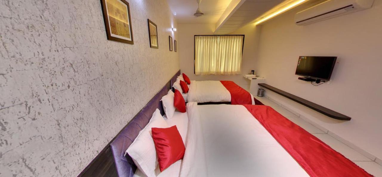Hotel Best Velly Гандинагар Екстериор снимка
