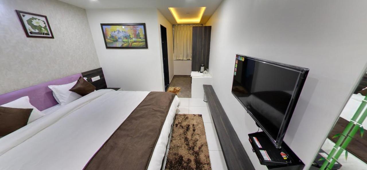 Hotel Best Velly Гандинагар Екстериор снимка