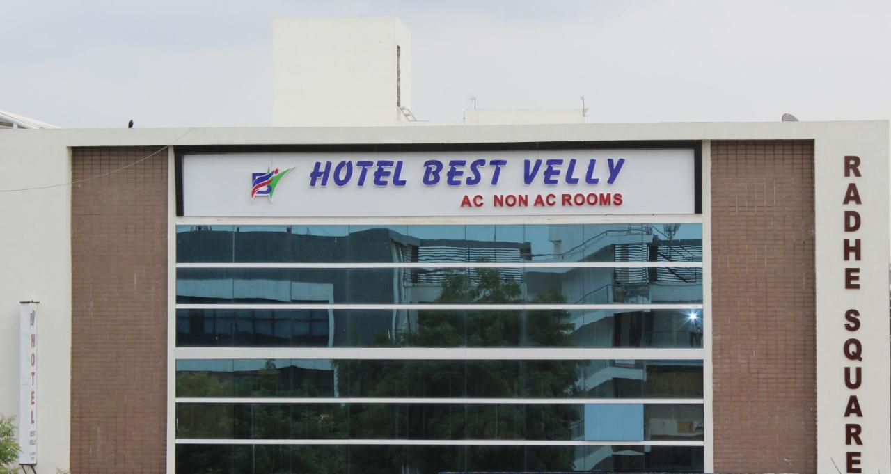 Hotel Best Velly Гандинагар Екстериор снимка